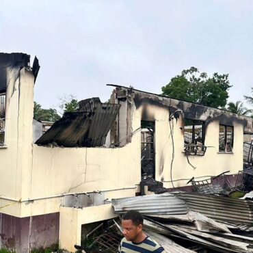 Polizei vermutet Brandstiftung: 19 Schülerinnen sterben bei Feuer