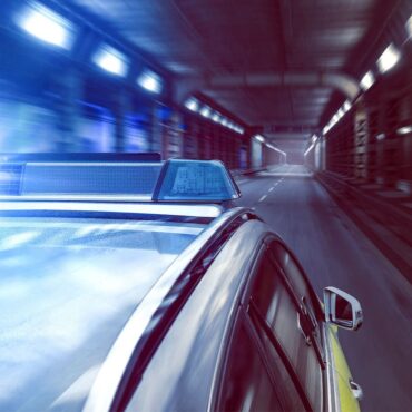 Teenies crashen fast in Polizeiauto
- NEWSZONE